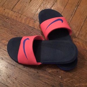 Nike Size 7 Slides
